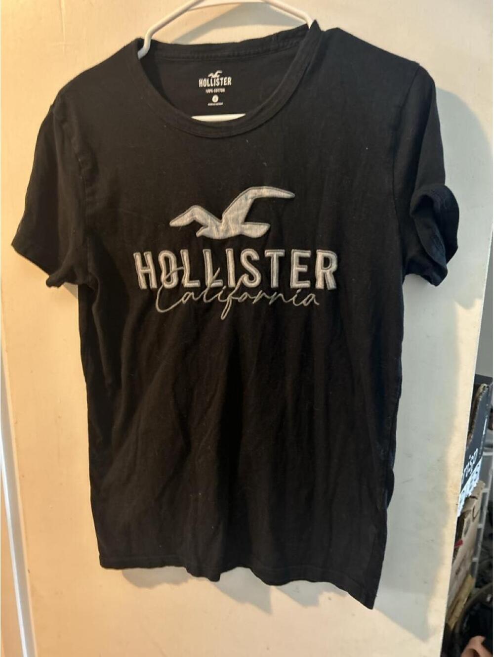 Black Hollister Co. cotton t-shirt with white seagull logo, size S